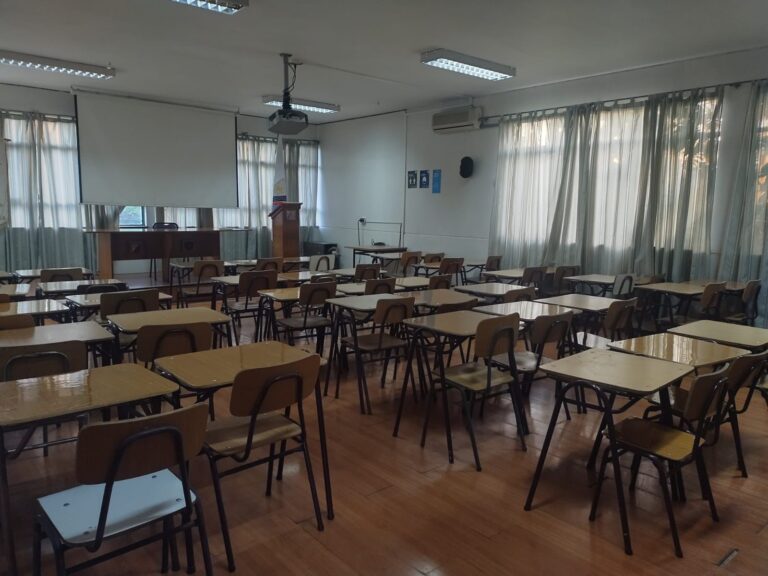 Alumno de quinto básico agrede a profesora en colegio de San Javier: sufrió un golpe en la cabeza