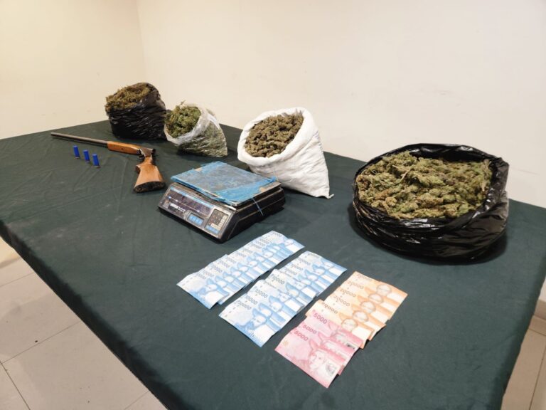Detienen a pareja con más de 5 kilos de marihuana en Pencahue