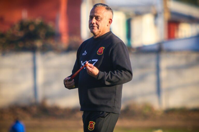 Rangers oficializa a Erwin Durán como nuevo DT con la misión de ascender