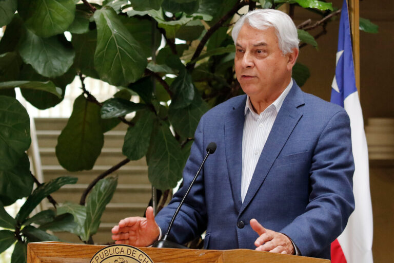 Tras su expulsión del PS: Jaime Naranjo se une a la DC y reafirma su candidatura al Senado por el Maule
