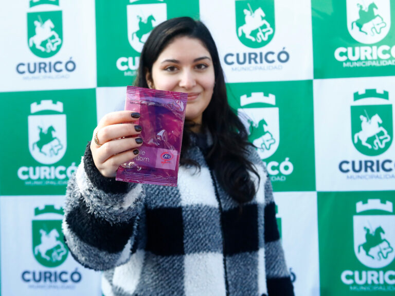 Curicó instala primer dispensador gratuito de preservativos en el Maule: busca incentivar la salud y educación sexual