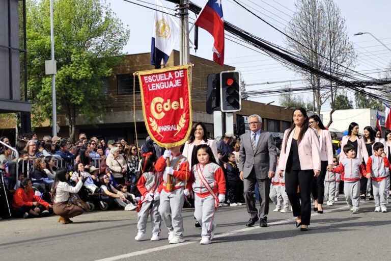 Histórico desfile cívico en Parral destacó por gran participación de organizaciones locales