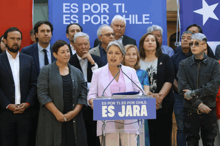 Jara reestructura su equipo tras la salida de su jefe estratégico: uno de sus embajadores duró menos de cinco horas