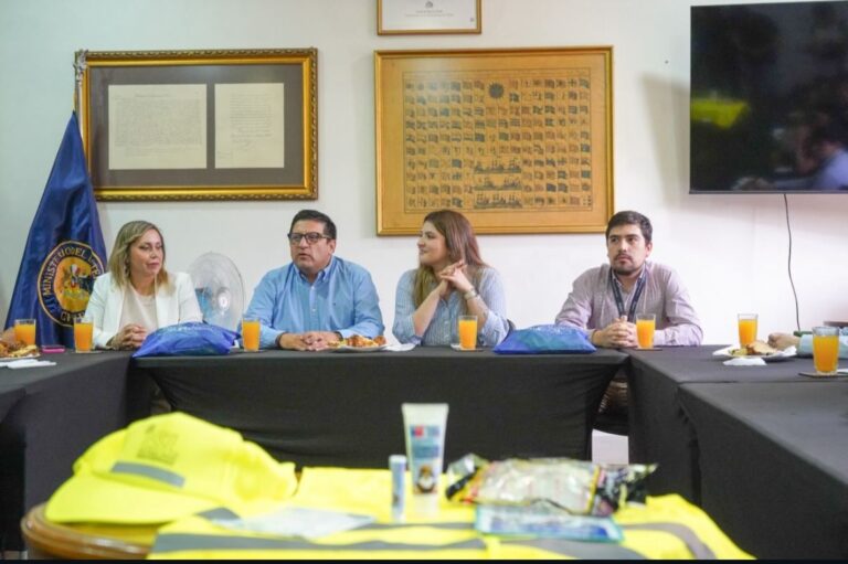 Campaña refuerza la seguridad laboral ante el calor con kits para medios del Maule
