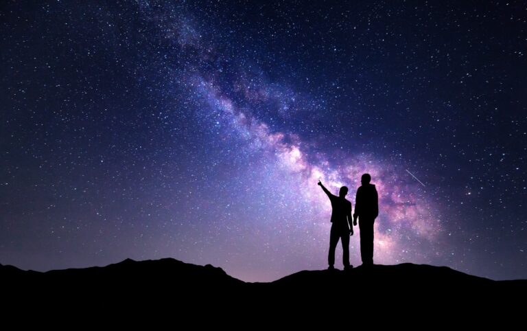 Molina impulsa la astronomía con convenio para observación estelar en Radal Siete Tazas