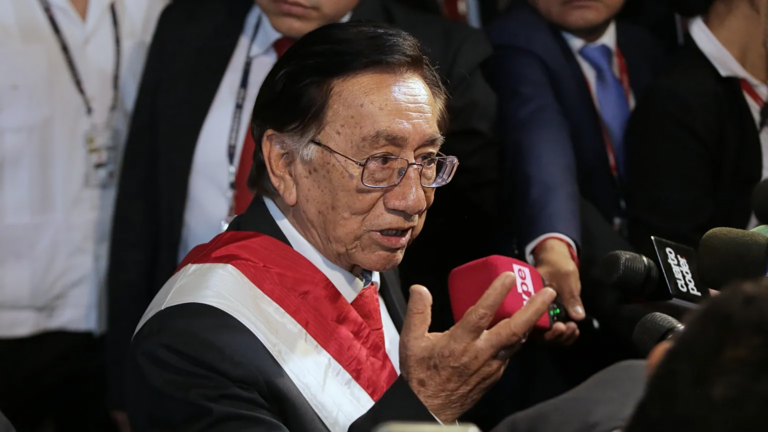 El nuevo Presidente de Perú lleva menos de 24 horas en el cargo: Defensor del matrimonio infantil y acusado de corrupción