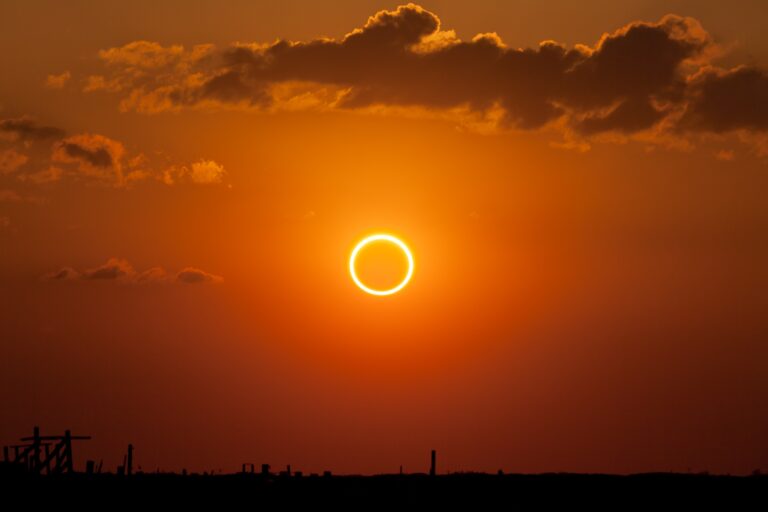 Desfile de planetas y eclipse solar: revisa el calendario astronómico de febrero