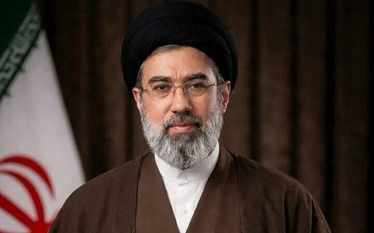 Hijo del ayatolá Alí Jamenei asume como nuevo líder supremo de Irán pese a oposición de Trump