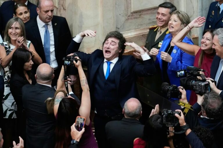 Milei arremete contra toda la oposición en polémica cuenta pública en Argentina: “banda de delincuentes”