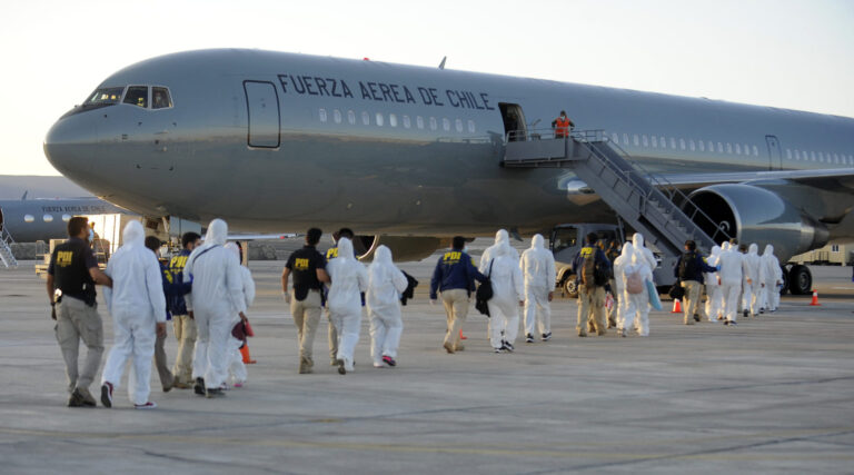 Gobierno inicia expulsiones de migrantes irregulares con primer vuelo de 40 personas