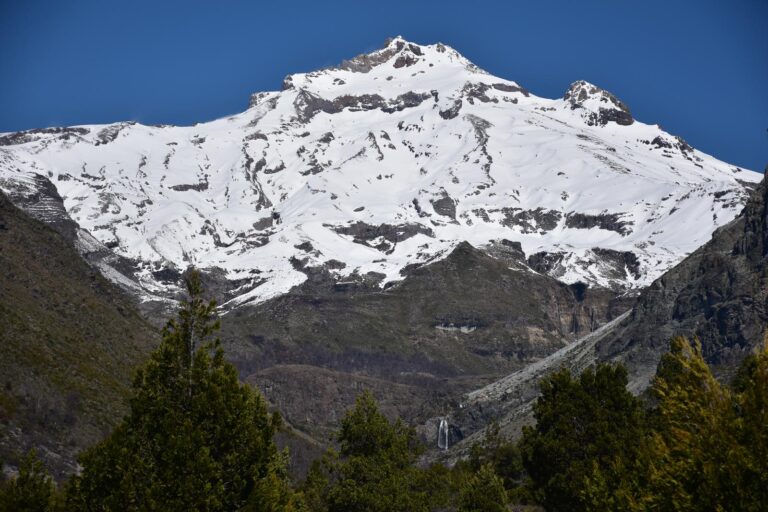 Detectan sismos en Nevado de Longaví y reporta fracturamiento de roca