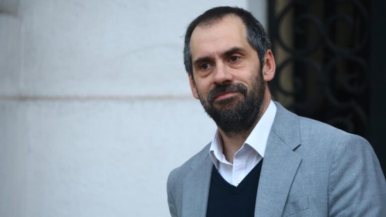 Libertarios y Republicanos impulsan AC contra exministro Grau por presunto error en cifras fiscales