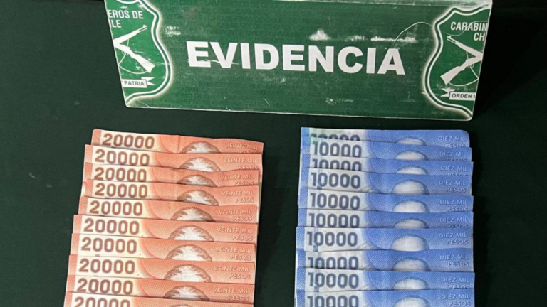 Carabineros detiene a banda que compró PS5 con dinero falsificado en Talca: incautaron más de $500 mil