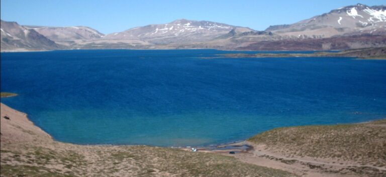 Laguna del Maule registra 150 temblores en pocas horas