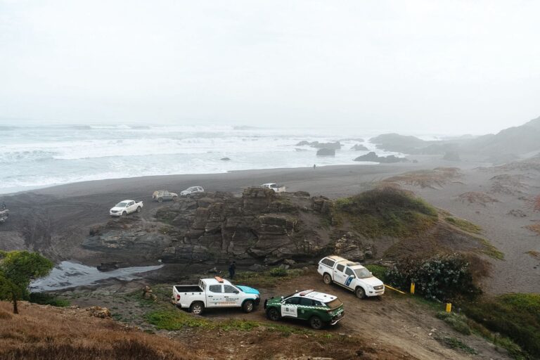 Continúa búsqueda de pescador desaparecido tras volcamiento de embarcación en Vichuquén