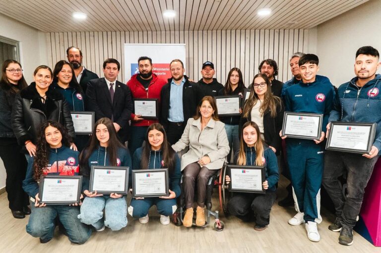Deportistas maulinos reciben homenaje por histórica actuación en Juegos Suramericanos 2026