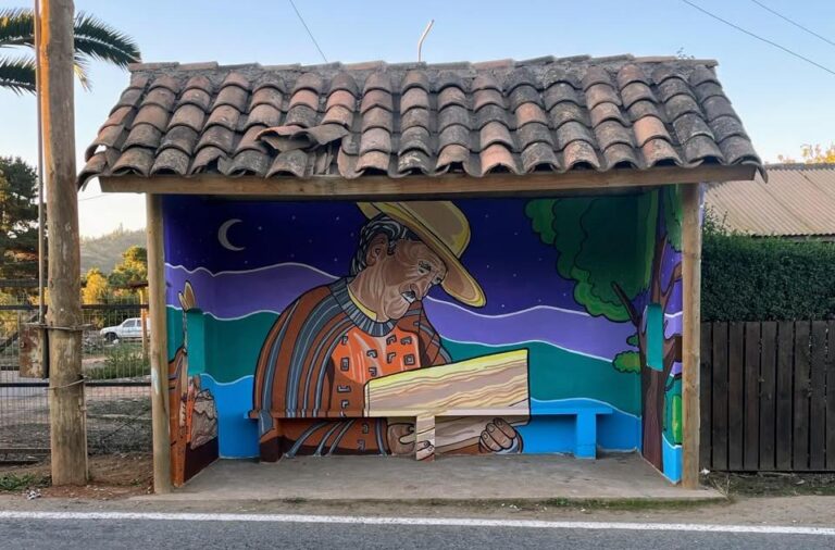 “Paradas del Arte” transforma paraderos maulinos en vitrinas patrimoniales