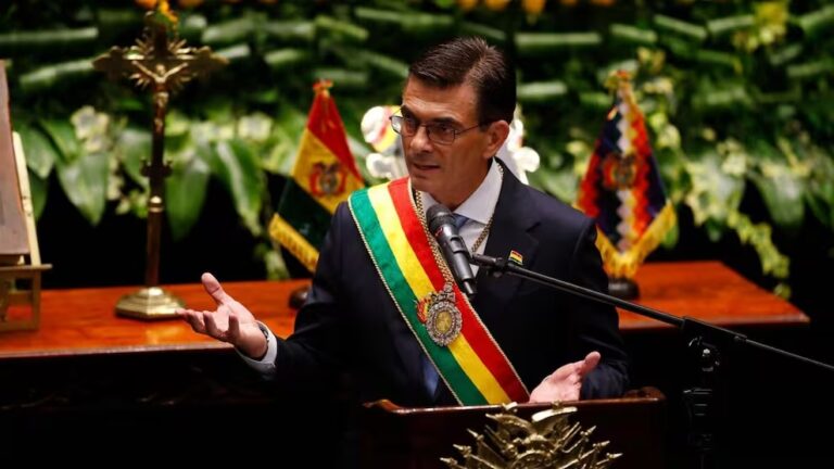 Bolivia logra disminuir cortes de ruta tras 50 días de crisis