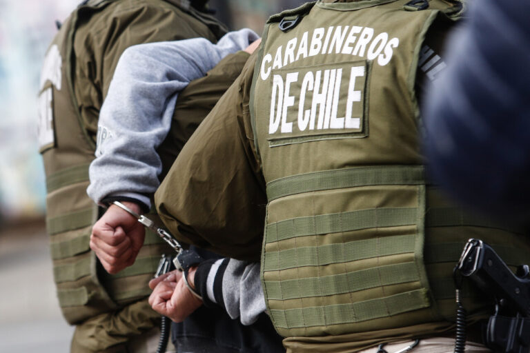Detienen a estudiante del Liceo Diego Portales por portar arma adaptada para disparar en Talca