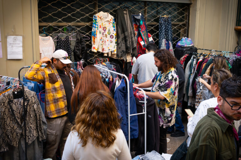 Feria Drop vuelve al centro de Talca con moda circular, prendas únicas y música en vivo