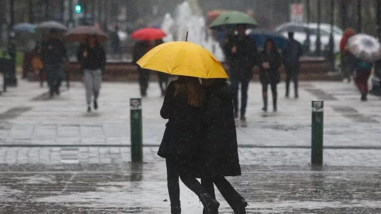 Sistema frontal ya afecta al Maule: pronostican fuertes lluvias y ráfagas de viento este fin de semana