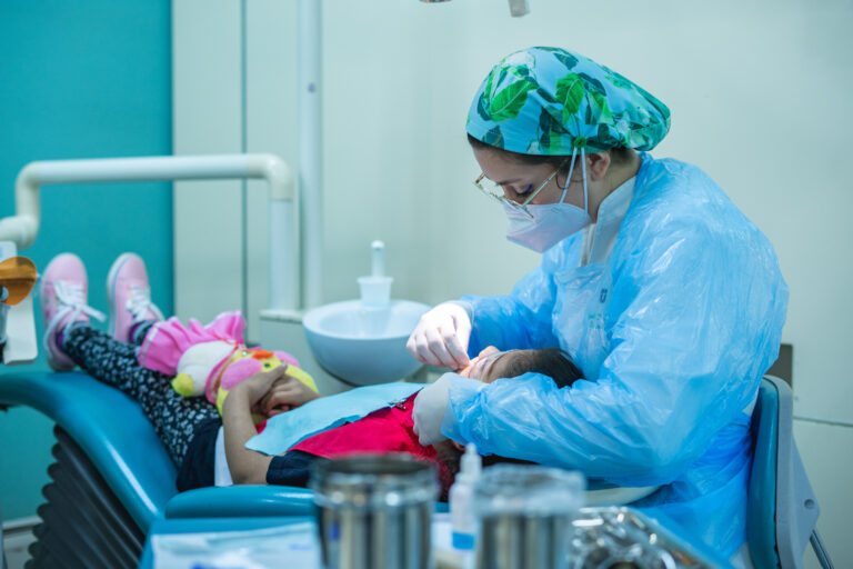 Adaptar la consulta dental: especialistas promueven una odontología más inclusiva para niños neurodivergentes