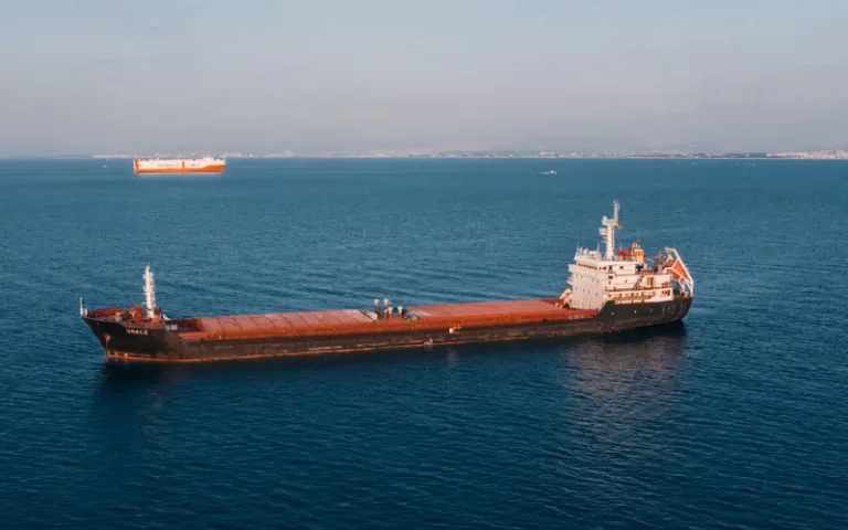 Precio del petróleo repunta tras nueva crisis en Ormuz