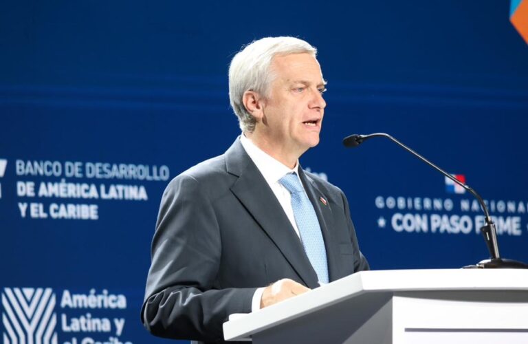 Aprobación de José Antonio Kast baja al 32%, según Criteria