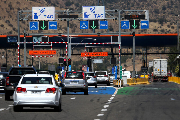 Proyecto impulsa cambio en el cobro de peajes: propone pagar por kilómetros recorridos en la Ruta 5 Sur