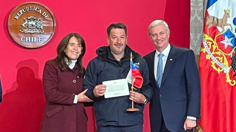 Bombero de Talca es reconocido por misión humanitaria tras catástrofe en Venezuela