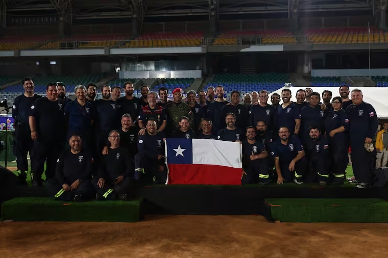 Chile envía 13 toneladas de ayuda a Venezuela: hoy regresan los rescatistas chilenos que ayudaron tras la catástrofe