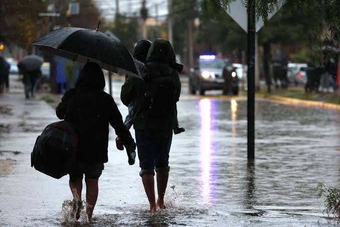 Gobierno activa Emergencia Preventiva en 10 regiones por intenso sistema frontal