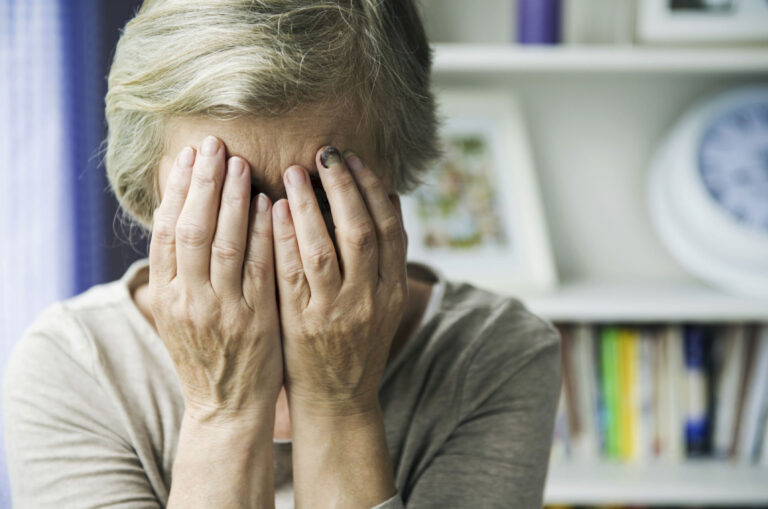 Académico alerta que adultos mayores aún sufren vulneración de derechos en Chile